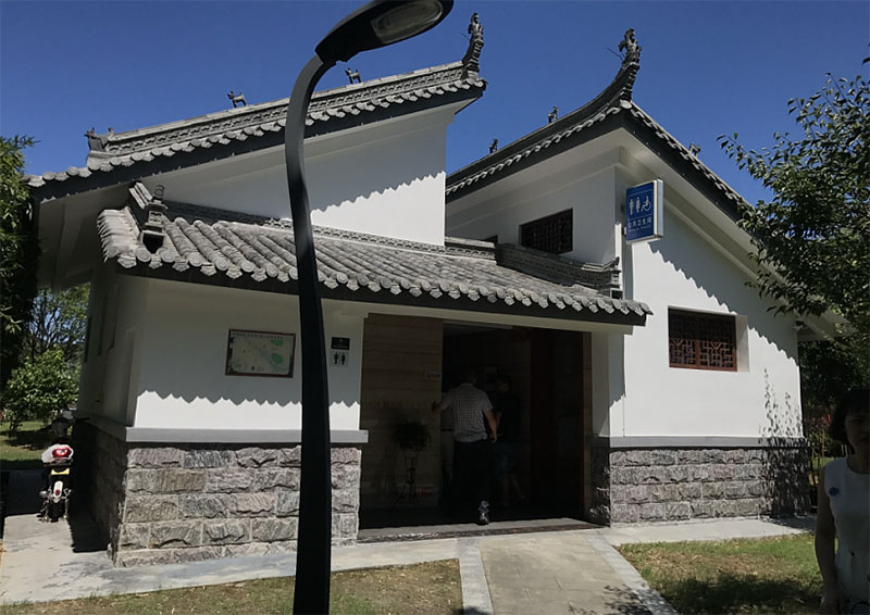 區(qū)城建投公司參觀(guān)開(kāi)化“廁所文化”助力文明城市創(chuàng)建