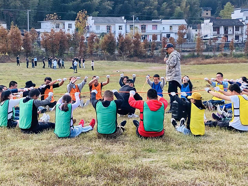 不忘初心、繼續(xù)前行、同心同行、勇攀高峰——屯溪城建投公司開展“不忘初心、牢記使命”主題教育素質拓展訓練