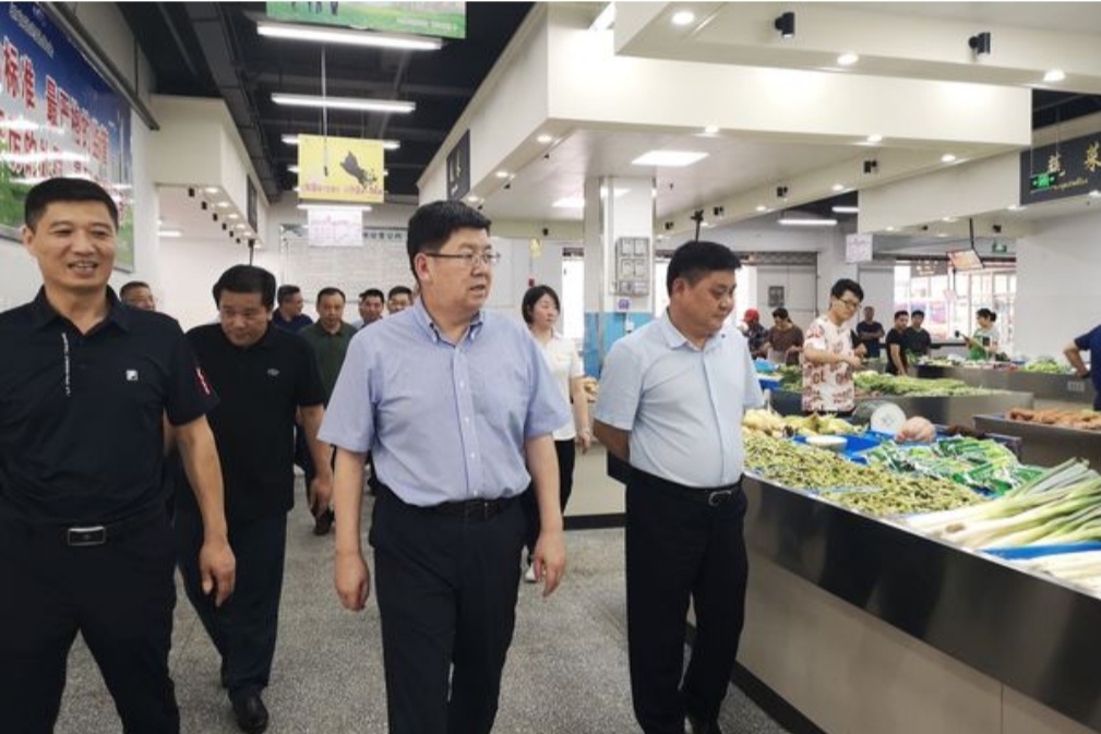 市委書記任澤鋒率隊赴屯溪區(qū)調研中心城區(qū)菜市場改造、食品安全工作
