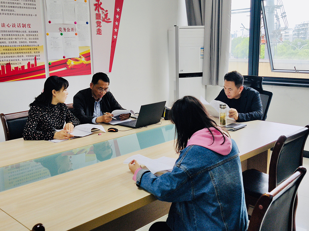 推進主體信用評級，構(gòu)建集團融資平臺