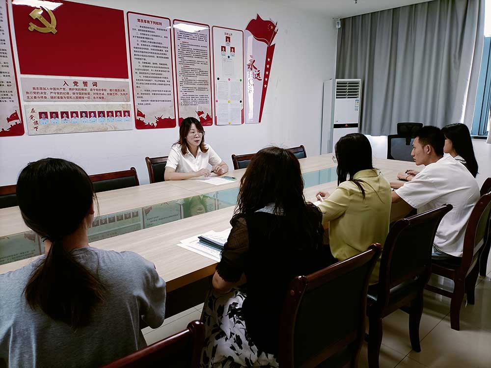 扎實(shí)開(kāi)展廉政談話 筑牢廉潔自律防線 ——屯溪區(qū)國(guó)投集團(tuán)組織綜合管理部開(kāi)展集體廉政談話