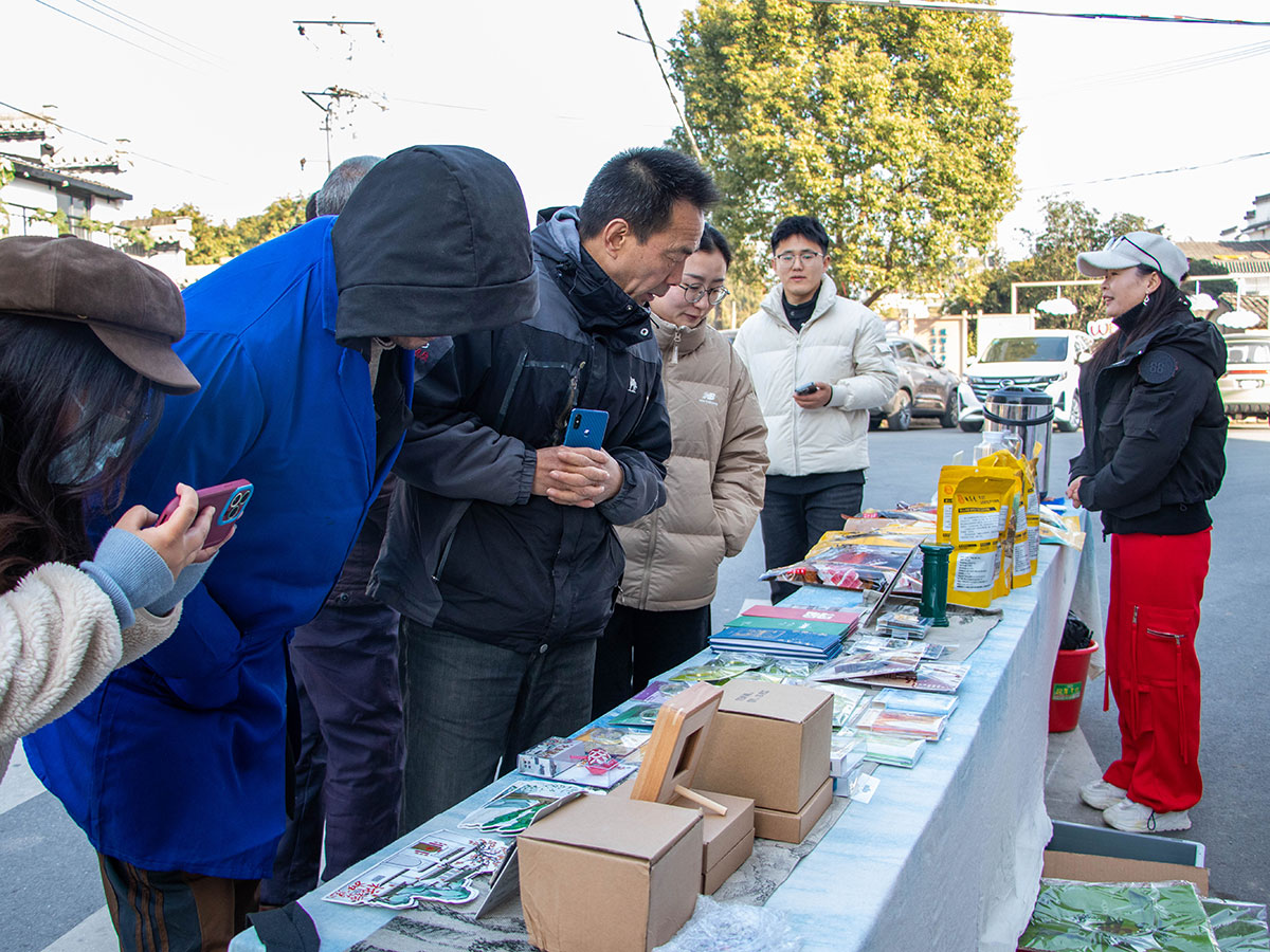 郵政賦能， “四季屯溪玩轉(zhuǎn)鄉(xiāng)村” 活動與 南溪南村“篁南郵局” 共筑鄉(xiāng)村振興夢